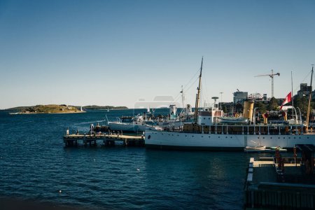 Foto de Halifax, Nueva Escocia Canadá - Mayo 2023 frente al mar en el centro de Halifax. Foto de alta calidad - Imagen libre de derechos