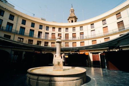 Téléchargez les photos : Moment calme sur la Plaza Redonda, Place Ronde, Valence, Espagne. Photo de haute qualité - en image libre de droit
