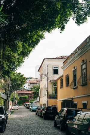 Téléchargez les photos : Rio de Janeiro, Brésil - 12 septembre 2023 Anciennes maisons d'architecture portugaise coloniale dans le quartier de Lapa et Santa Teresa. Photo de haute qualité - en image libre de droit