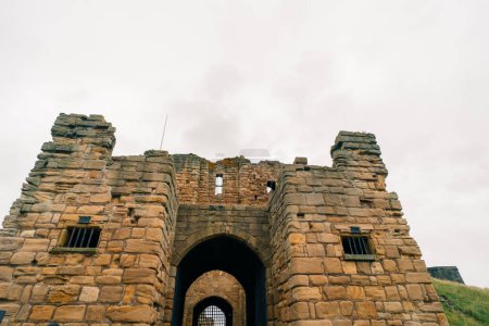 Ruinas del Castillo y Priorato de Tynemouth. Un monasterio medieval en Tynemouth, en la costa del noreste de Inglaterra, Reino Unido. Foto de alta calidad