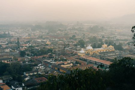 Colline de la croix surplombant Antigua, Guatemala. Photo de haute qualité