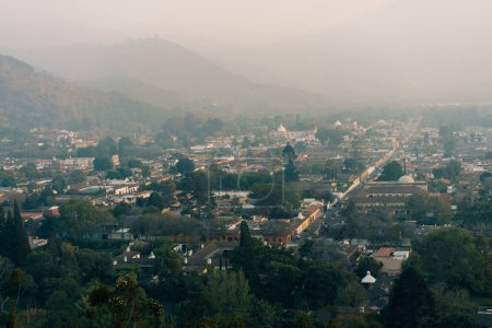 Kreuzberg mit Blick auf Antigua, Guatemala. Hochwertiges Foto