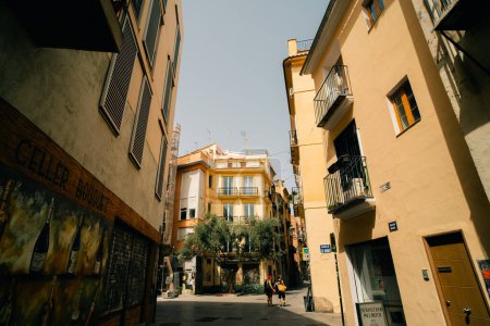 Téléchargez les photos : Valence, Espagne - 18 octobre 2023 Rue à Valence Espagne. . Photo de haute qualité - en image libre de droit