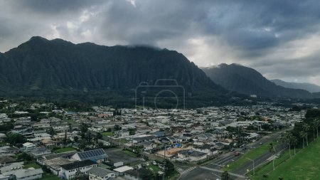 Foto de Oahu, Hawaii - Nov, 2021 vista general del Valle de los Templos Memorial Park. Foto de alta calidad - Imagen libre de derechos