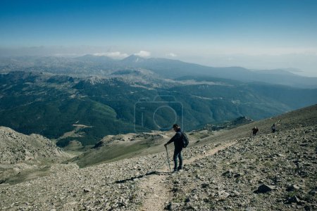 vista de la montaña Dedegol Tepesi en Turquía. Foto de alta calidad