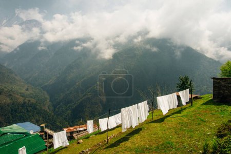Village népalais dans l'Himalaya. Photo de haute qualité