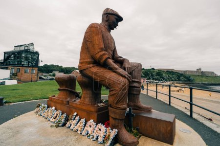 Téléchargez les photos : North Shields, Royaume-Uni : 3 août 2023 Fiddler's Green sculpture de Ray Lonsdale. Photo de haute qualité - en image libre de droit