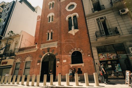 Téléchargez les photos : BUENOS AIRES, ARGENTINE - 30 SEP 2023 façade du musée HOLOCAUST. Photo de haute qualité - en image libre de droit