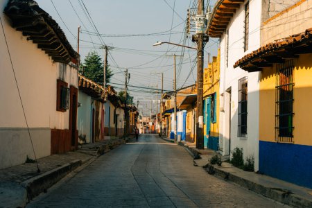 Téléchargez les photos : Rues dans la capitale culturelle du Chiapas - San Cristobal de las Casas, Mexique. Photo de haute qualité - en image libre de droit