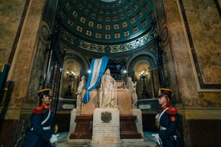 Téléchargez les photos : Mausolée général San Martin dans la cathédrale de Buenos Aires. Argentine - 2 mars 2024. Photo de haute qualité - en image libre de droit
