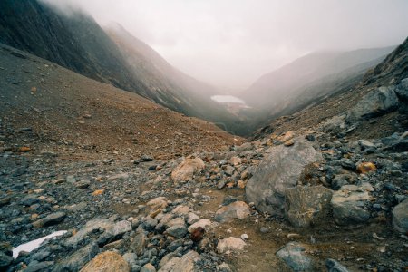trek vers le glacier et le lac Ojo del Albino situé dans le sentier de randonnée dans la vallée de la Terre Maire, Terre de Feu, Argentine. Photo de haute qualité