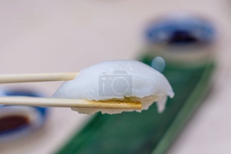 Foto de Set de sushi japonés. Sushi Engawa en palillos. Fluke Fin Sashimi. - Imagen libre de derechos