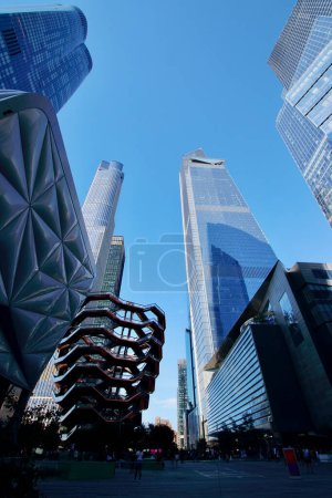 Téléchargez les photos : Vue principale de plusieurs gratte-ciel et bâtiments à Manhattan, NYC, USA - en image libre de droit
