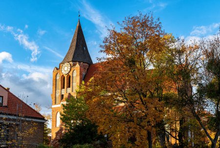 Téléchargez les photos : Ancienne église catholique gothique à Pruszcz Granski - en image libre de droit