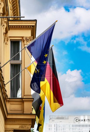 Deutsche Nationalflagge am Bundestag
