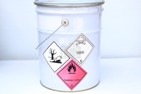 Téléchargez les photos : Chemical symbols on chemical product, dangerous  raw material in the industry or laboratory - en image libre de droit