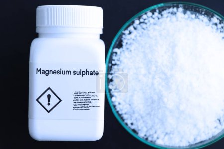 Foto de Sulfato de magnesio en botella, químico en el laboratorio y la industria, Productos químicos utilizados en el análisis - Imagen libre de derechos