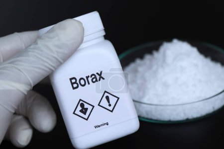 Foto de Bórax en contenedor, análisis químico en laboratorio, materias primas químicas en la industria - Imagen libre de derechos