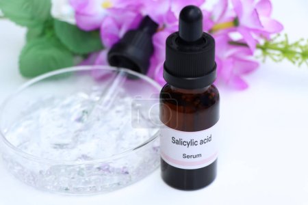 Ácido salicílico en una botella, Sustancias utilizadas para el tratamiento o la mejora de la belleza médica, producto de belleza