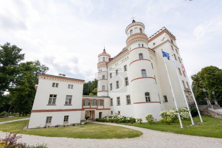 Téléchargez les photos : Architecture du Palais Wojanow en Basse Silésie. Pologne - en image libre de droit
