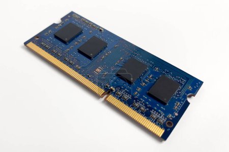 Foto de RAM del ordenador. Chips de memoria en un módulo SO-DIMM. De cerca.. - Imagen libre de derechos