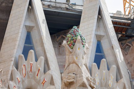Détail d'une sculpture sur la façade de la basilique de la Sagrada Familia, la façade de la Passion, Barcelone, Espagne.
