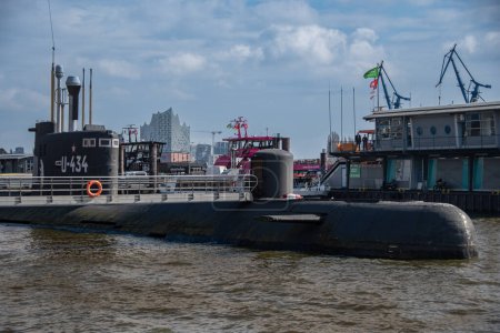 Téléchargez les photos : Hambourg, Allemagne 17 mars 2023, Le musée des sous-marins de Hambourg dans le port - en image libre de droit