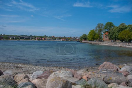 Bahía de Sonderborg en un hermoso día de primavera