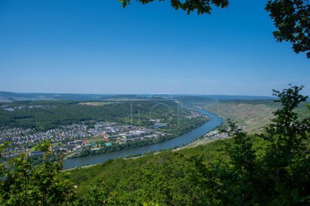 Belle vue sur la Moselle et Bernkastel-Kues du point de vue de Maria Zill