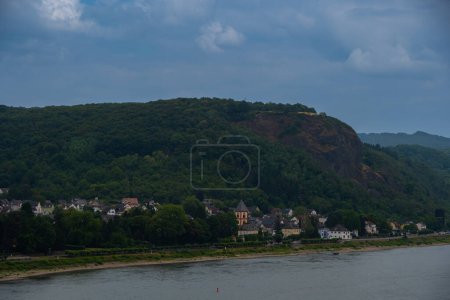 La vista del Rin y la montaña "Erpeler Ley"
