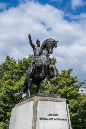 Téléchargez les photos : Washington, DC - 8 septembre 2022 : Statue équestre du général José de San Martin sculptée par Augustin-Alexandre Dumont - en image libre de droit