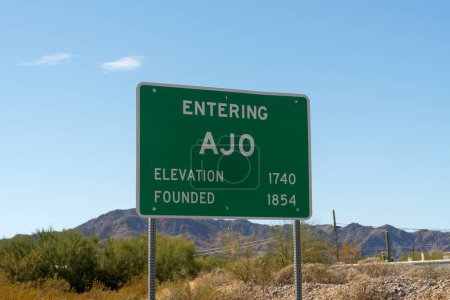 Téléchargez les photos : Entrée Ajo Elevation 1740 Fondée 1854 panneau routier à Ajo, Arizona - en image libre de droit