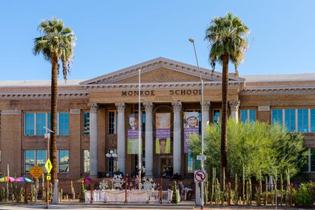 Foto de Phoenix, AZ - 30 de noviembre de 2019 El Childrens Museum of Phoenix está ubicado en el histórico edificio de la Escuela Monroe, y es uno de los mejores museos infantiles de la nación.. - Imagen libre de derechos