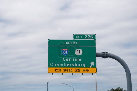 Téléchargez les photos : Sortie 226, panneau I-76 Pennsylvania Turnpike pour l'Interstate 81 et US 11 vers Carlisle et Chambersburg - en image libre de droit