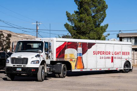 Téléchargez les photos : Clarkdale, AZ - 17 nov. 2023 : Michelob Ultra delivery truck - en image libre de droit