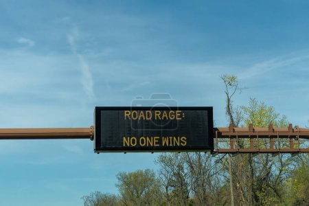 señal de tráfico electrónico dice Road Rage Nadie gana