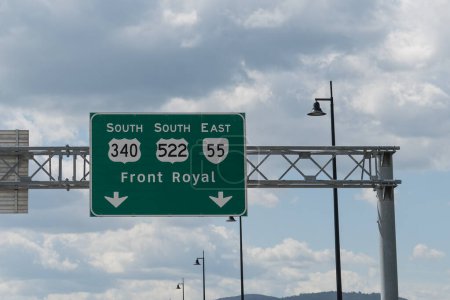 Schild für US-340 South, US-522 South und VA-55 East bis Front Royal