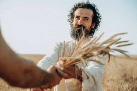 Téléchargez les photos : L'appel des travailleurs : Jésus au milieu du blé - en image libre de droit
