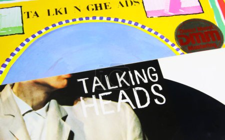 Téléchargez les photos : Viersen, Germany - January 2. 2023: Closeup of isolated Talking Heads vinyl record cover albums - en image libre de droit