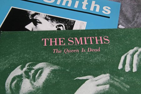 Foto de Viersen, Germany - November 9. 2022: Closeup of isolated vinyl record covers of british indie rock band the Smiths - Imagen libre de derechos