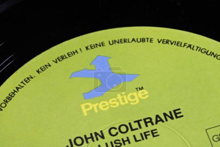 Téléchargez les photos : Viersen, Germany - November 9. 2022: Closeup of isolated vinyl record with logo of Prestige records jazz music label on John Coltrane album - en image libre de droit