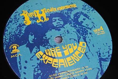 Foto de Viersen, Germany - November 9. 2022: Closeup of isolated vinyl record uk cover Are you experienced album label of Singer Jimi Hendrix released  1967 - Imagen libre de derechos