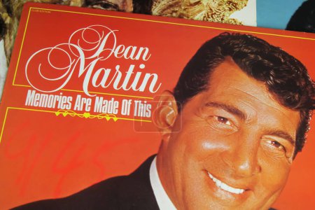 Téléchargez les photos : Viersen, Germany - 8. June 2022: Closeup of vinyl record cover album of american singer Dean Martin - en image libre de droit