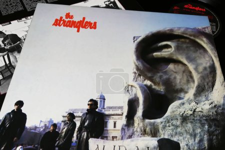 Foto de Viersen, Alemania - 9 de mayo. 2023: Primer plano de la banda británica de punk rock The Stranglers vinyl cover del álbum Aural Sculpture de 1984 - Imagen libre de derechos