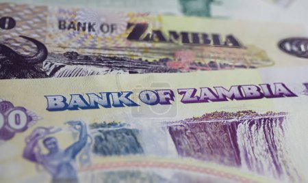 Gros plan de vieux billets de banque en monnaie kwacha historique de la Zambie