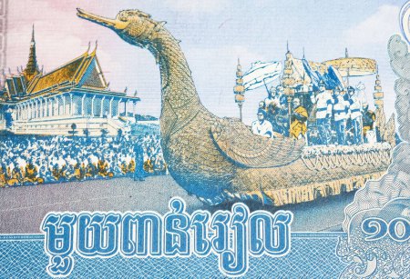Téléchargez les photos : Salle du trône du Palais Royal, flotteur en forme de cygne portant le corps de Sihanouk sur 1000 Riel Cambodge monnaie du billet (mise au point sur le centre) - en image libre de droit