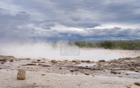 Foto de Steam rising from the Great Geysir at Haukadular geothermal area, Iceland - Imagen libre de derechos