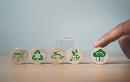 Téléchargez les photos : Icône de réduction des émissions de CO2 pour protéger l'environnement afin de réduire les émissions de CO2, l'empreinte carbone et le crédit carbone afin de limiter le réchauffement climatique, concept Bio Circular Green Economy. - en image libre de droit
