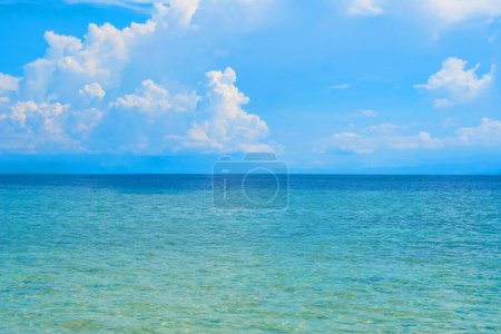 Foto de Wave sea and water sea blue amazing on islands in the world - Imagen libre de derechos