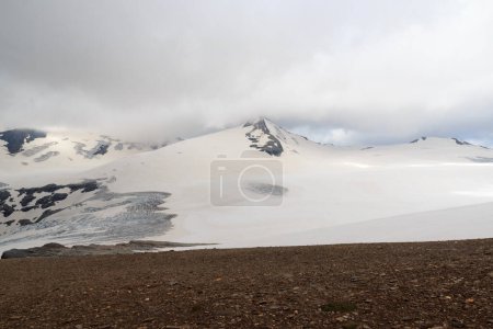 Téléchargez les photos : Panorama des neiges de montagne et sommet Johannisberg (Haute Tauern) dans les nuages de Glockner Group, Autriche - en image libre de droit